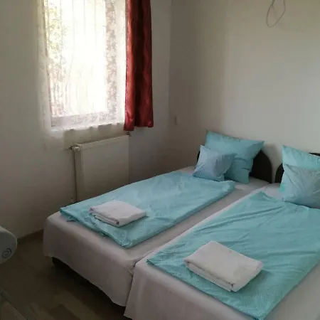 Hotel de apartamente Varazs Wellness Apartman